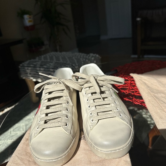 Gucci x Pablo Delcielo Off-White Strawberry Ace Sneakers - Picture 10 of 16